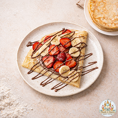 Crêpe aux fraises, à la banane et au Nutella